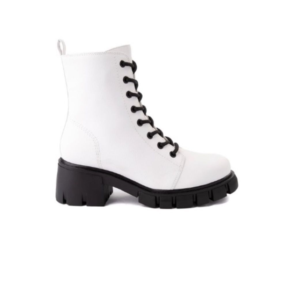 MARLEE WHITE COMBAT BOOT BY MIA SHOES, Sz 9
